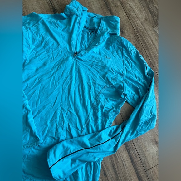 Blue Pullover 🩵 - Picture 2 of 3